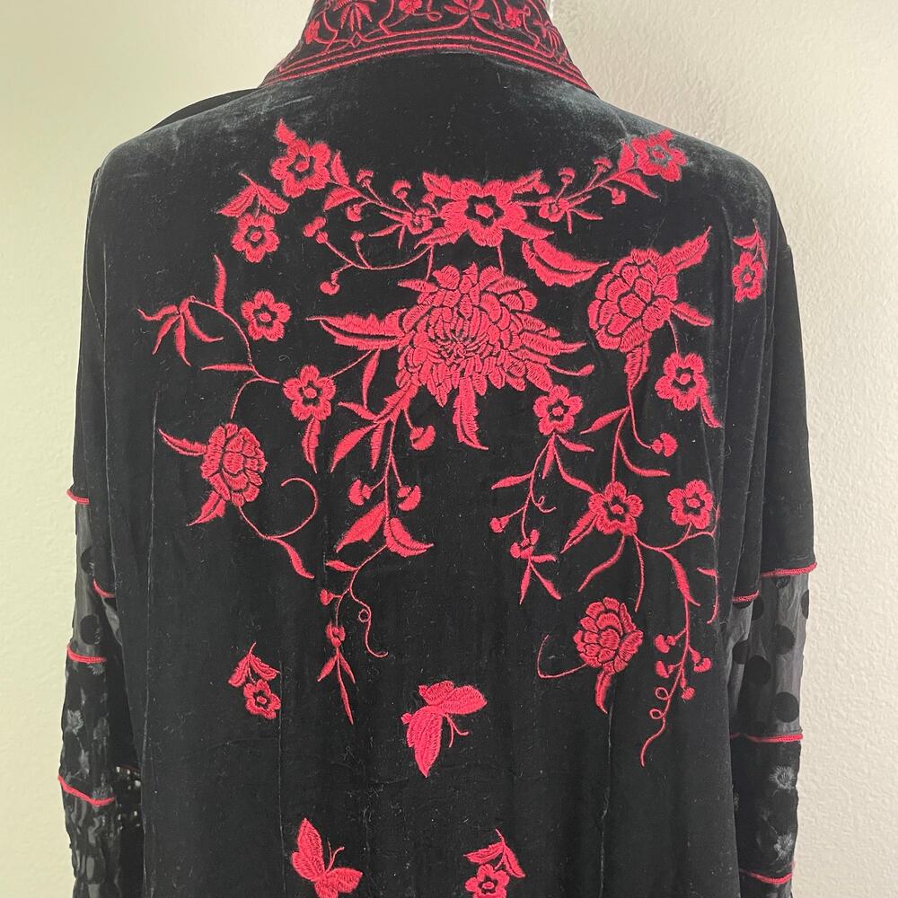 John Mark Red Black Embroidered Velvet Mixed Media Topper Jacket Kimono Medium - Picture 9 of 10